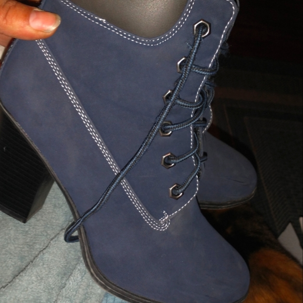 Reneeze Blue Suede Ankle Boots sz 7 NWOT